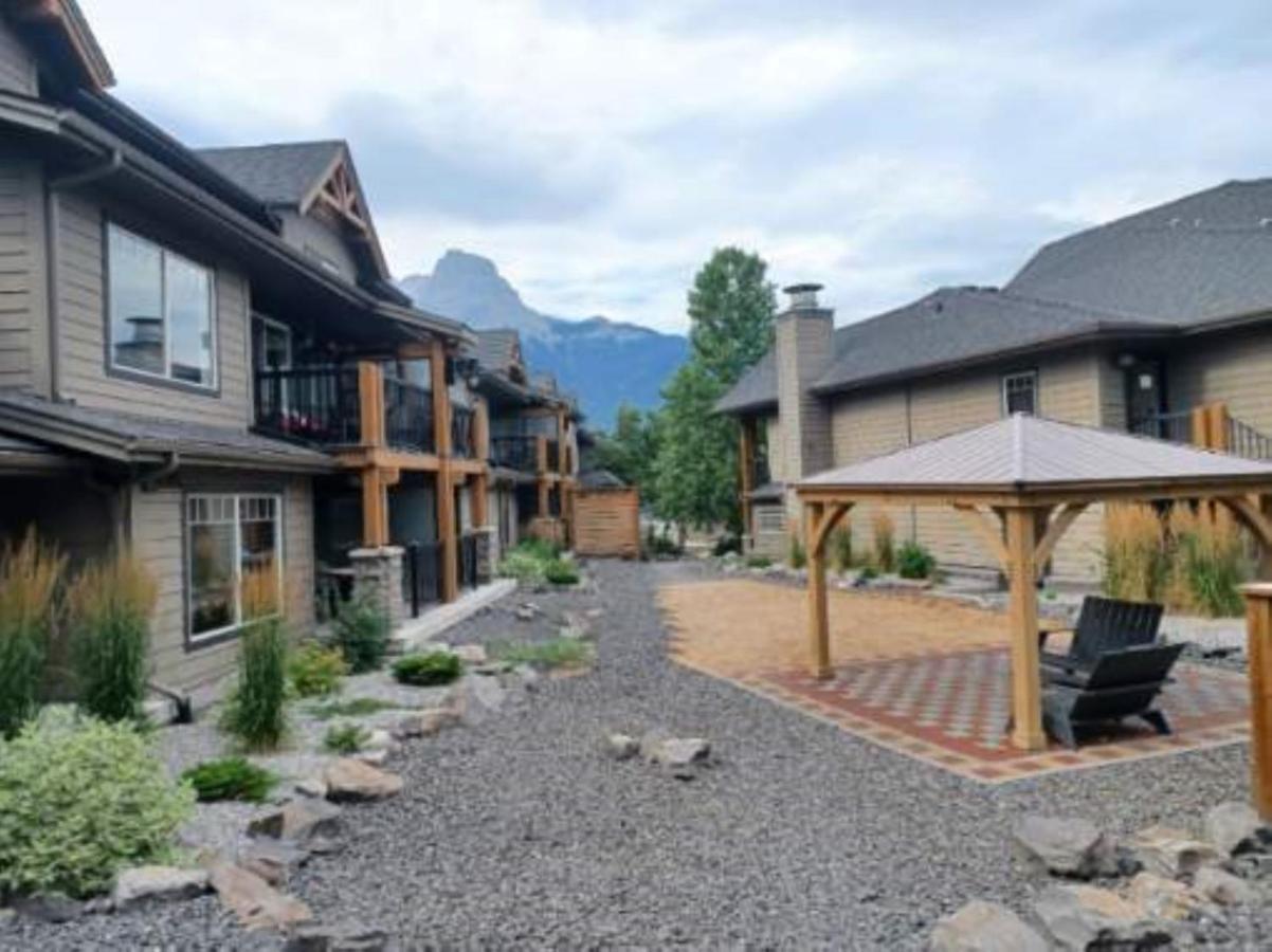 Rocky Mountain Getaway Apartment Canmore Bagian luar foto