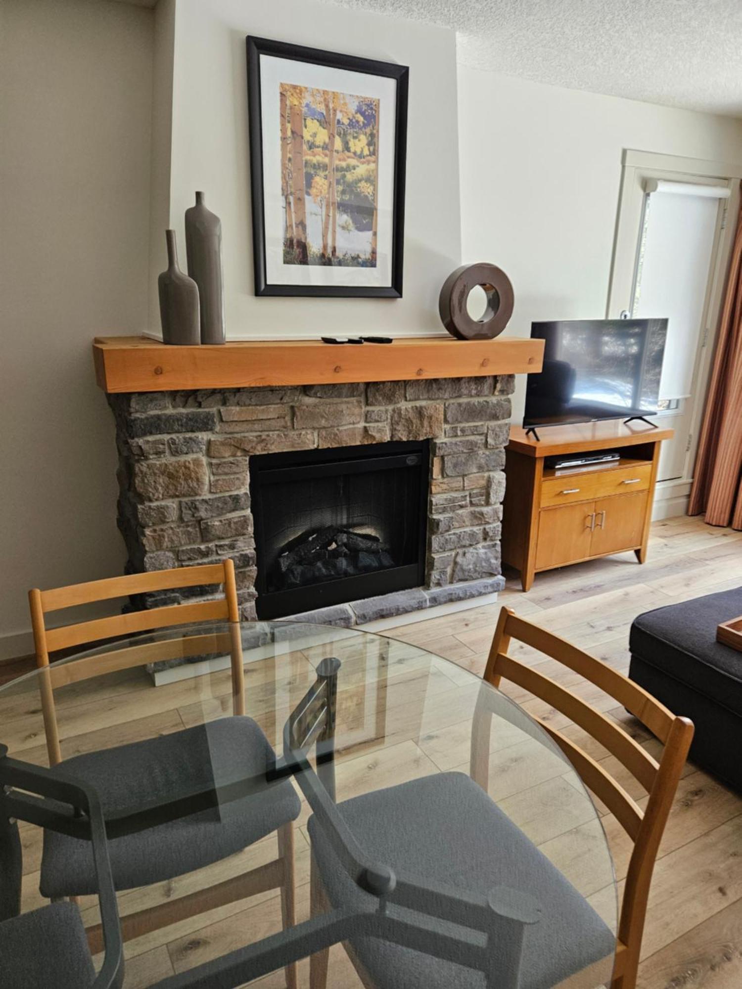 Rocky Mountain Getaway Apartment Canmore Bagian luar foto