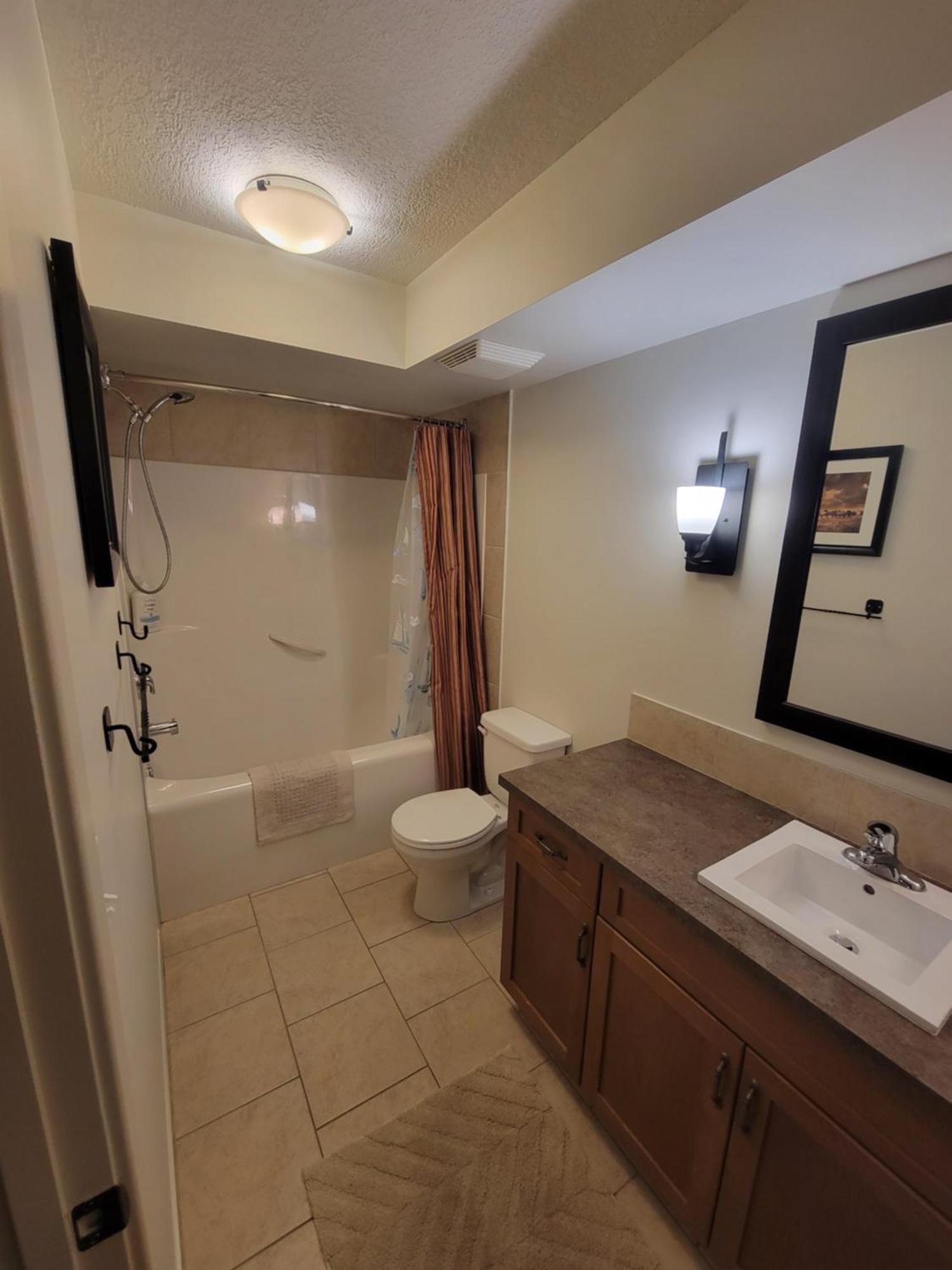 Rocky Mountain Getaway Apartment Canmore Bagian luar foto